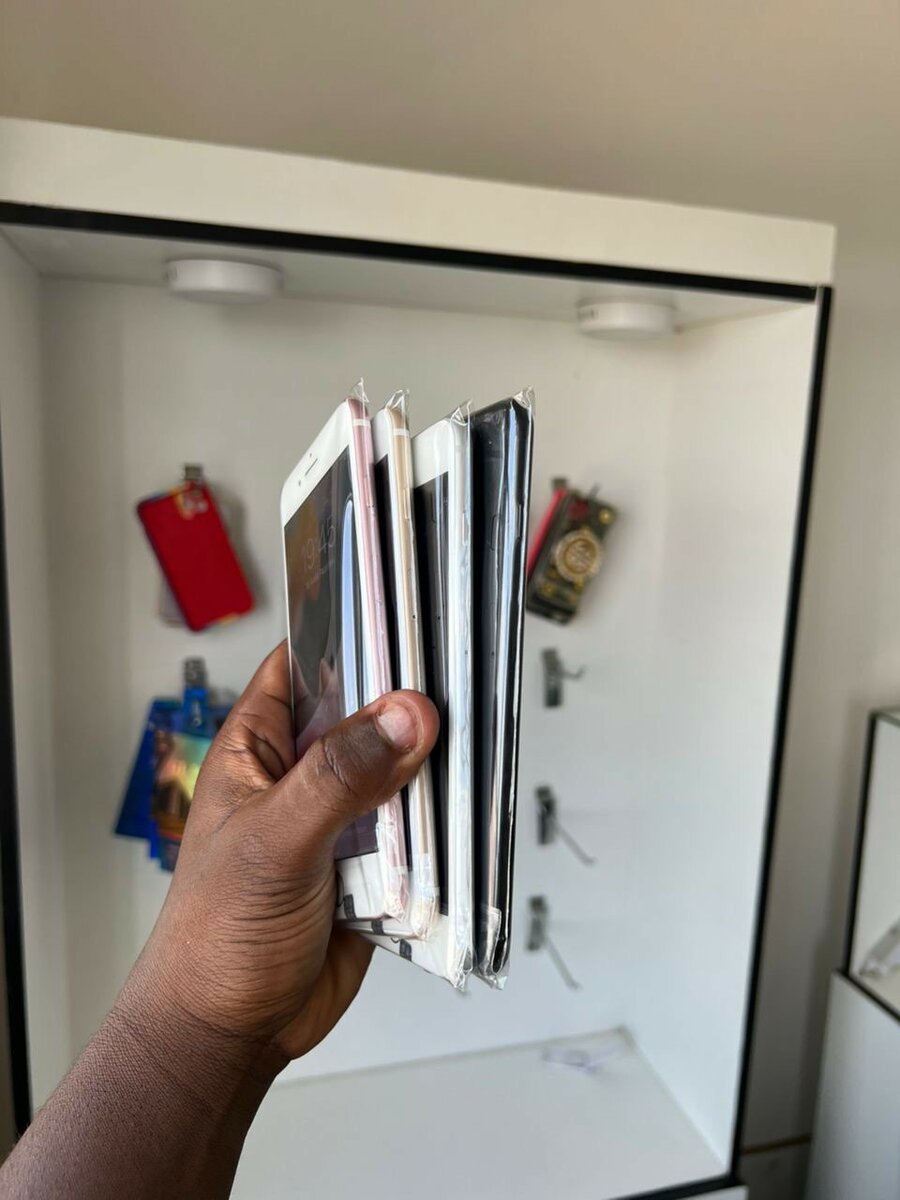 Pre owned IPhones 7plus 128gb storage