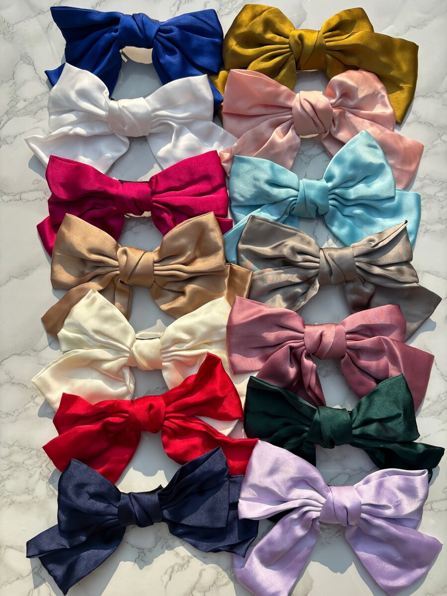 Short bow hair clip