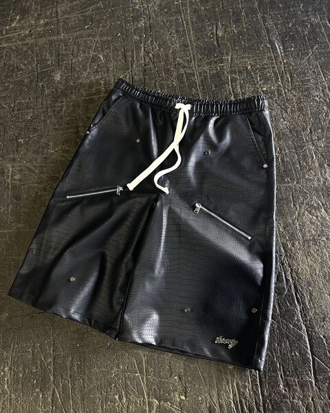 Shorts en cuir noir stylé