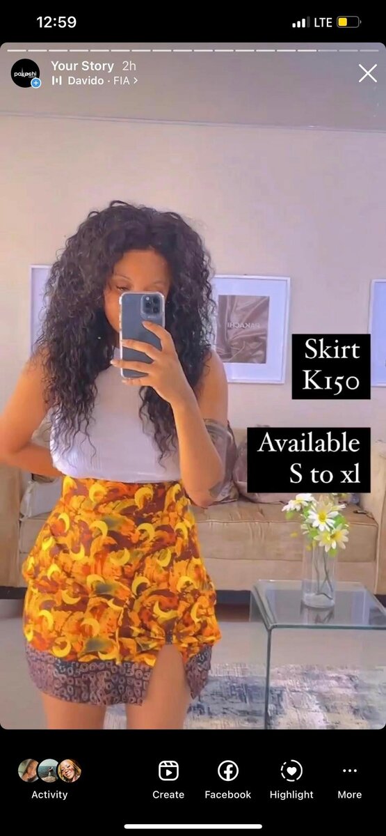 Women's mini skirt with yellow print