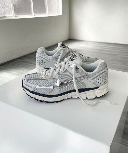 Baskets argentées Nike Vomero