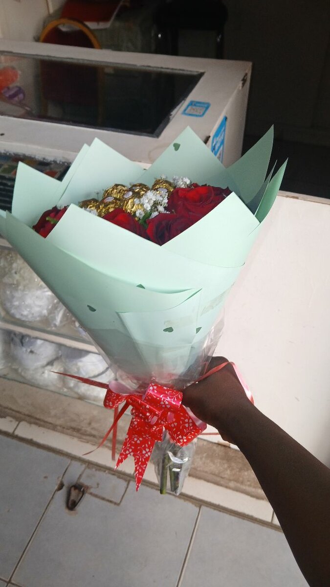 Bouquet roses et chocolats