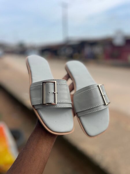 Sandales à boucles femme