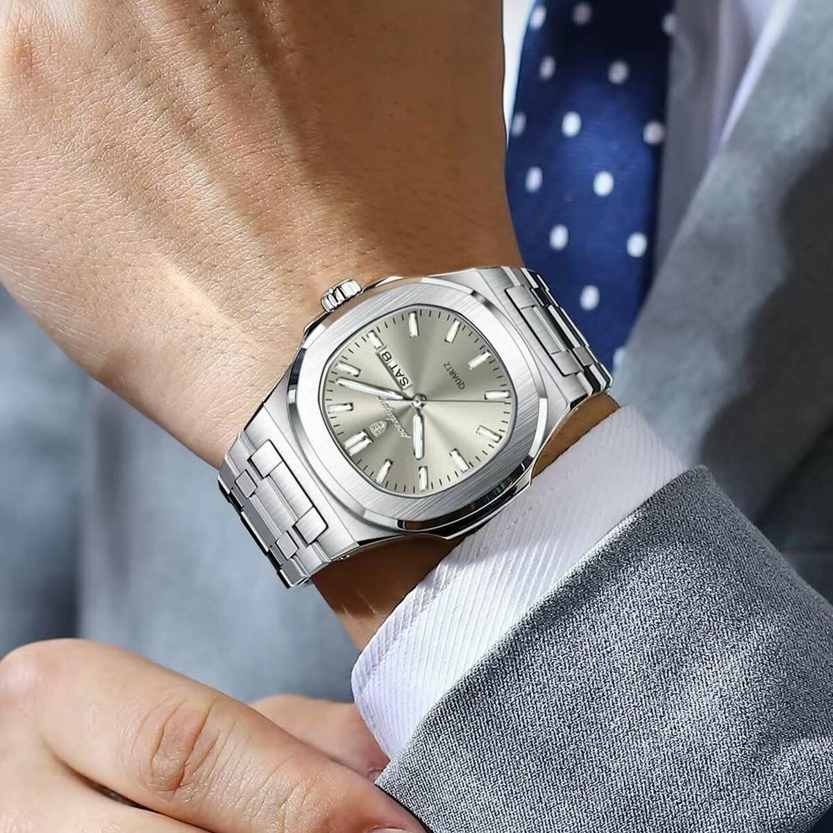 Montre élégante en acier inoxydable