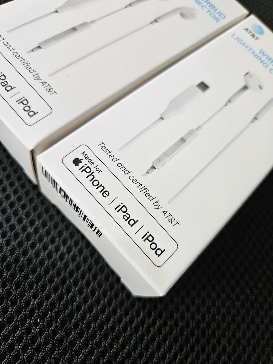 AT&T Earbud Lightning Connector