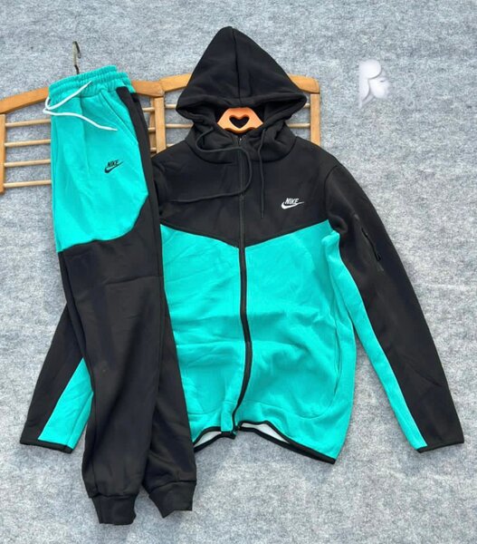 Ensemble sportif Nike