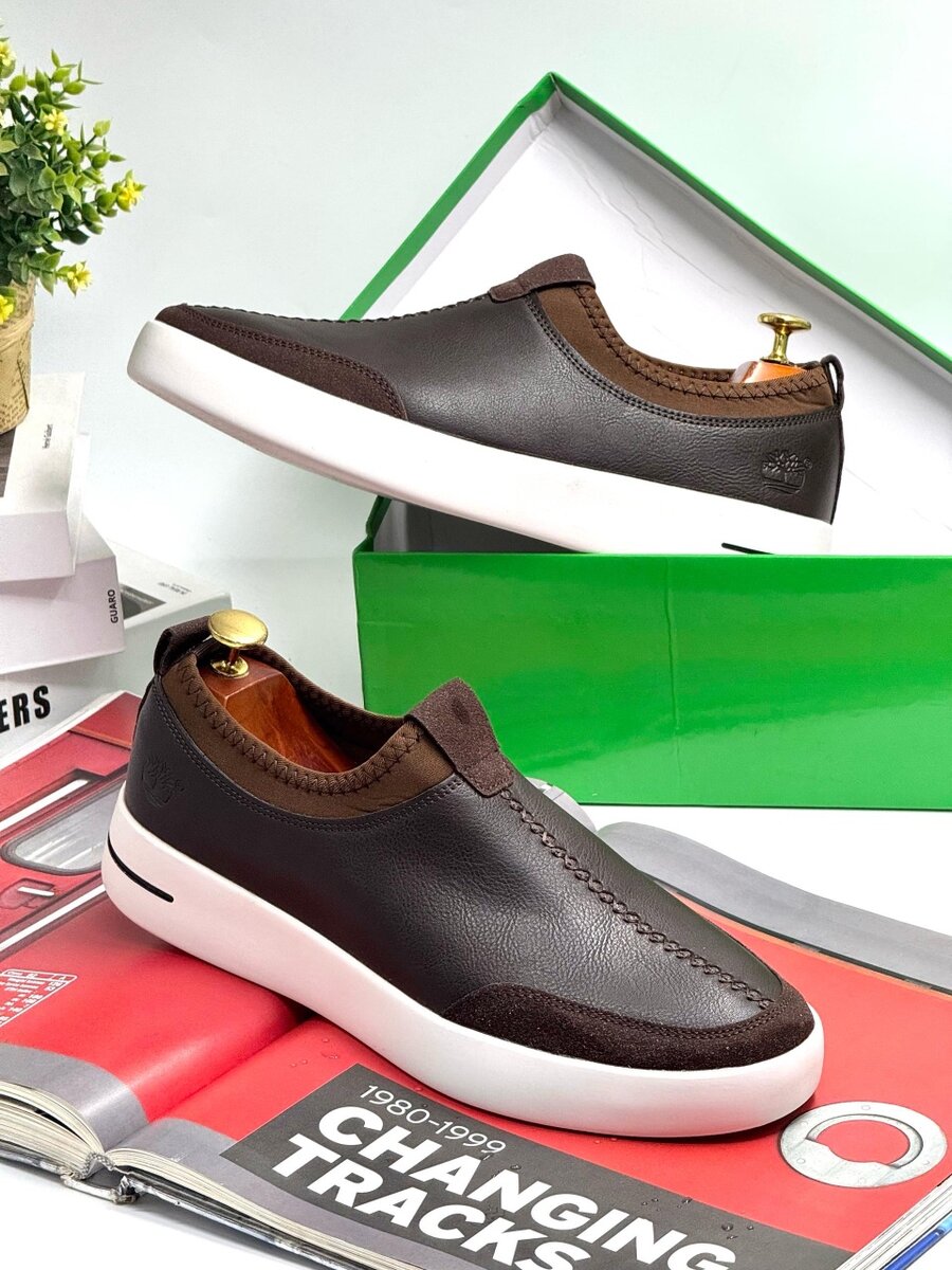 TIMBERLAND COFFE AND WHITE