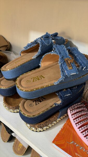 Sandales compensées en denim