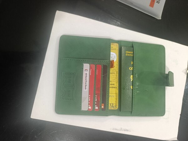 Porte-passeport en cuir vert