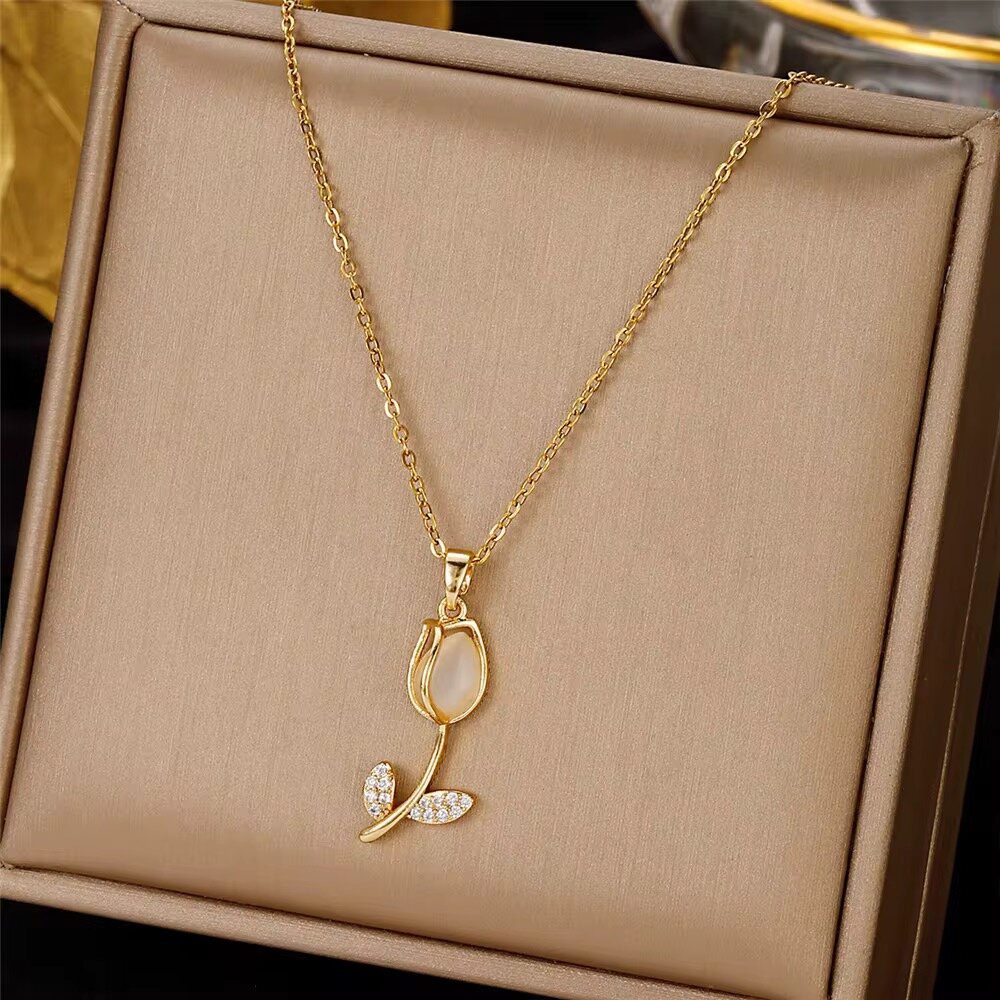 Collier Fleur Dorée Élégant