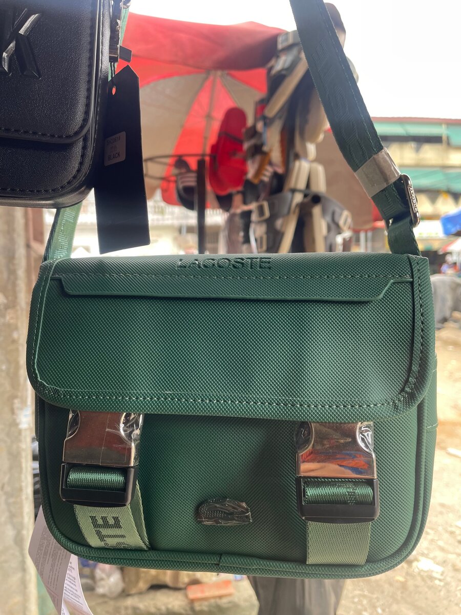 Sac bandoulière Lacoste compact