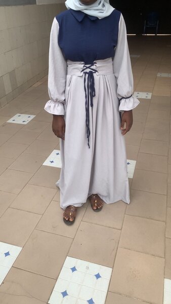 Robe élégante à corsage et rubans