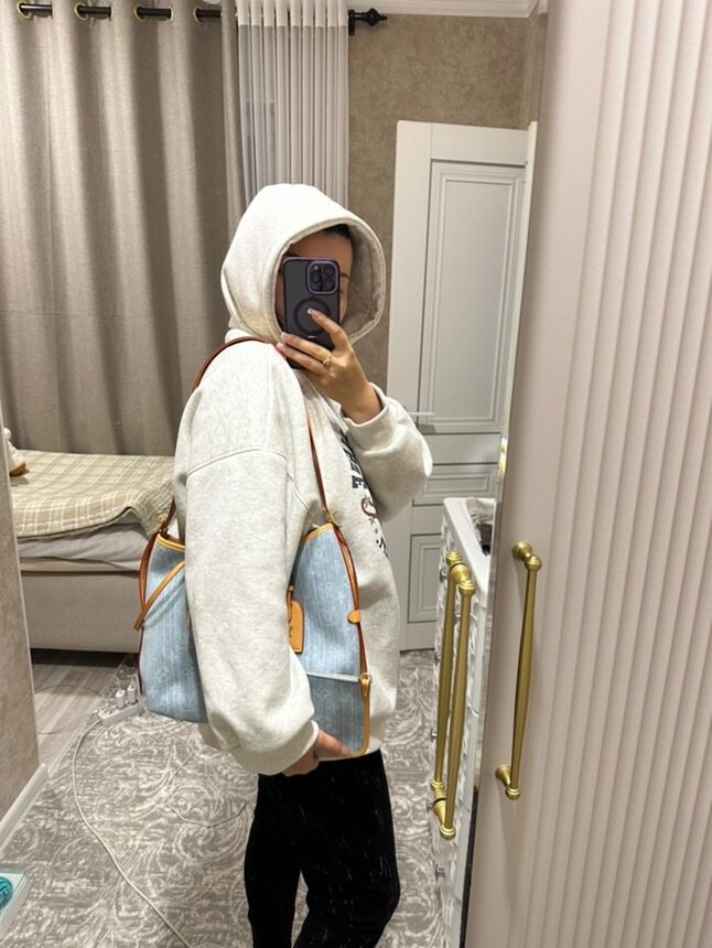 Сумка с кошельком от LV,