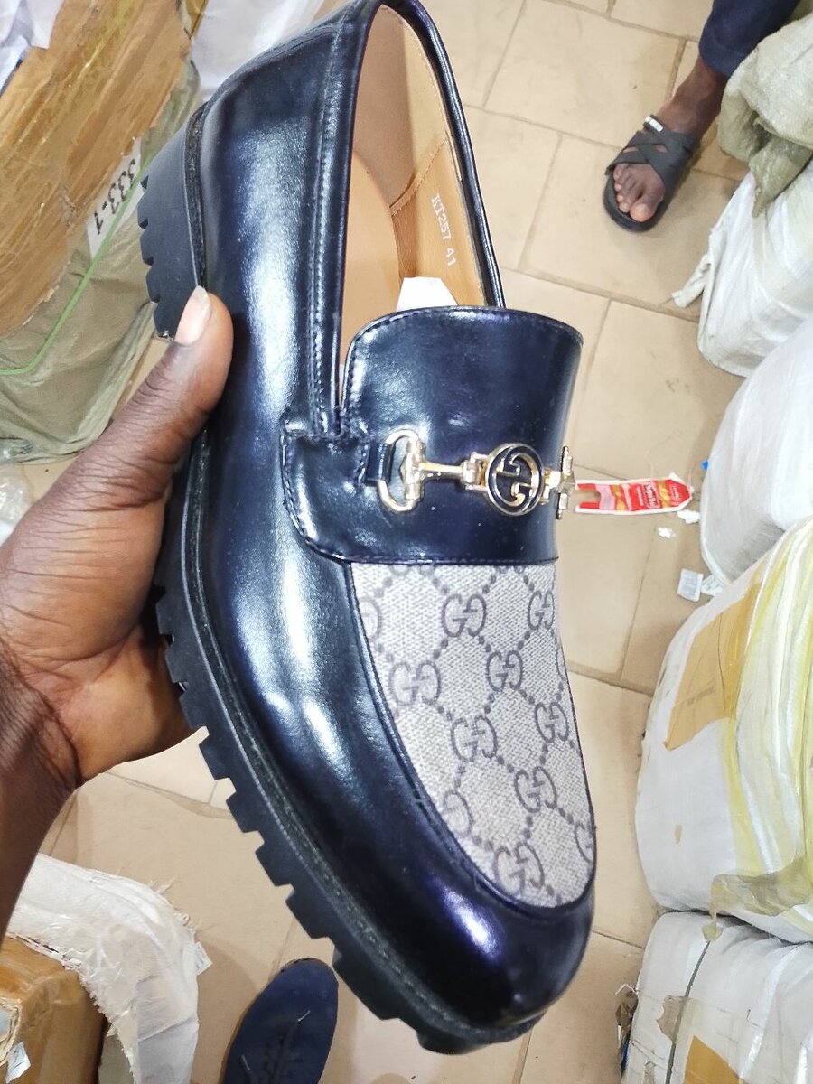 Chaussures élégantes en cuir homme