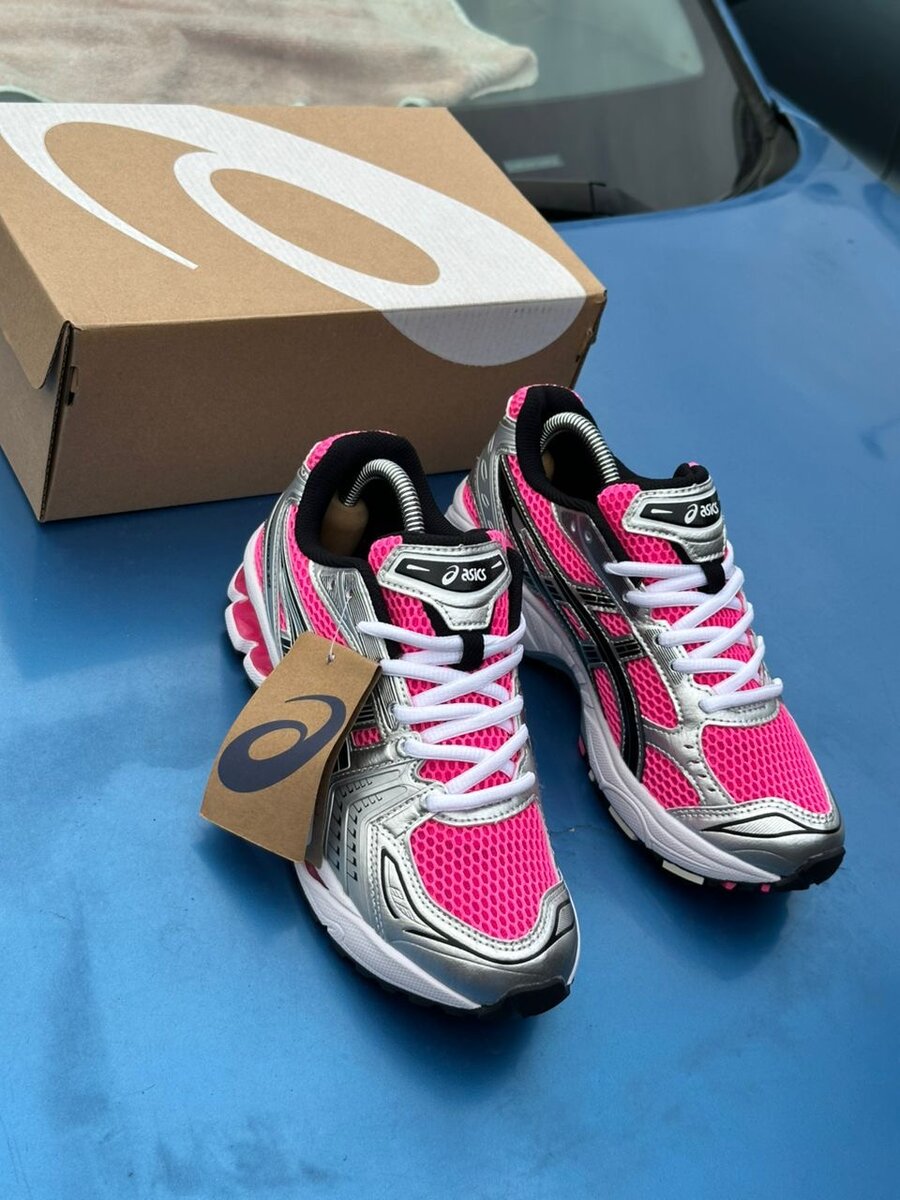 Baskets running Asics roses