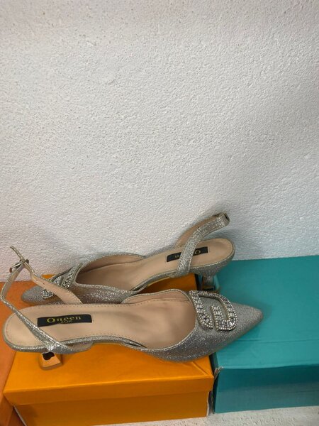 Sandales à talons argentées