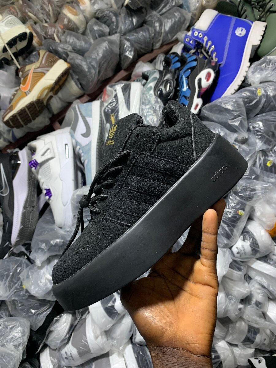 Adidas disponible pour les hommes