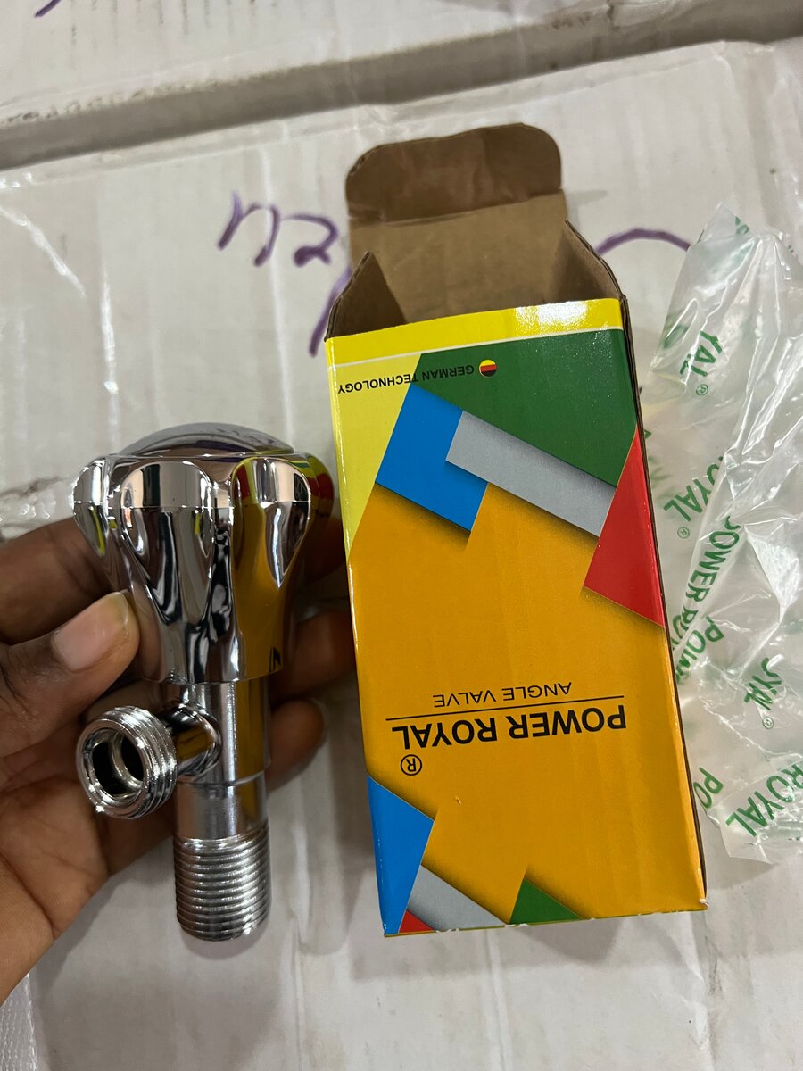 Robinet en angle en laiton chromé