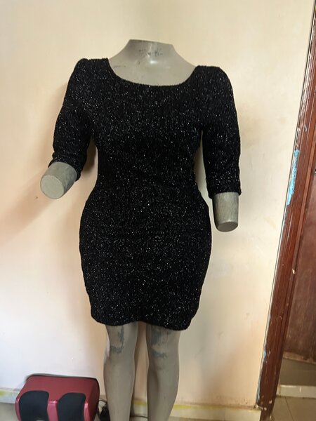 Robe noire à paillettes