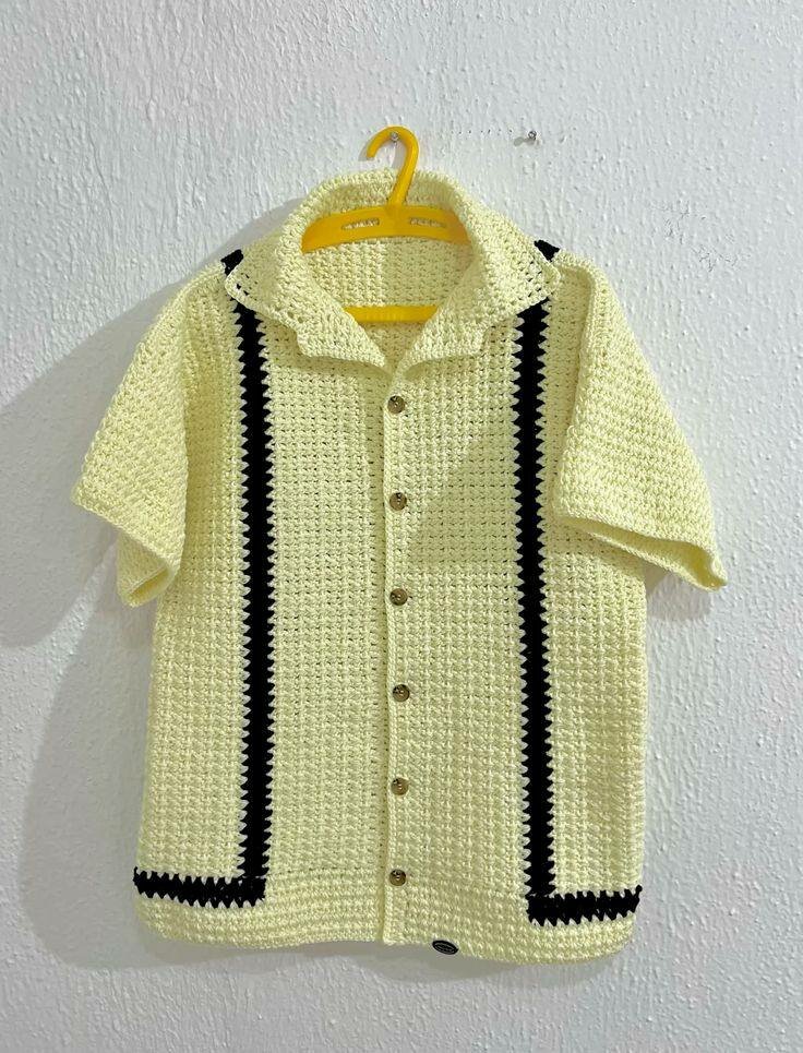 Chemise tricotée en crochet
