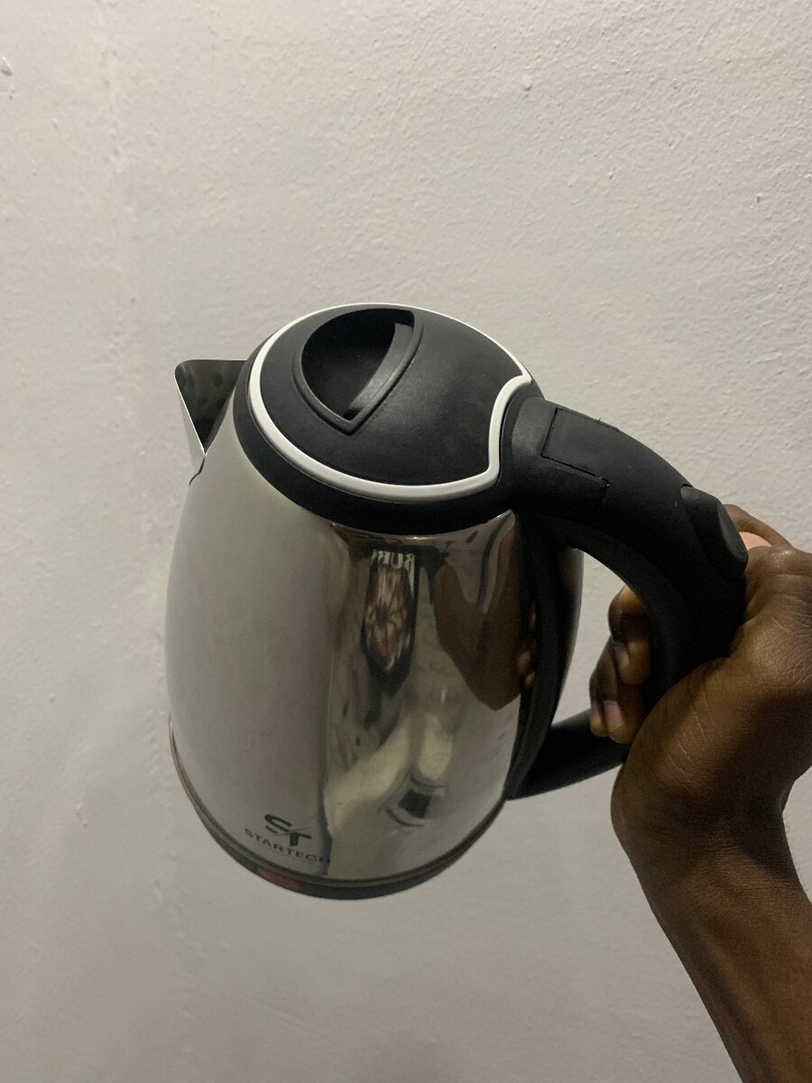 Bouilloire électrique Startech 1,8L