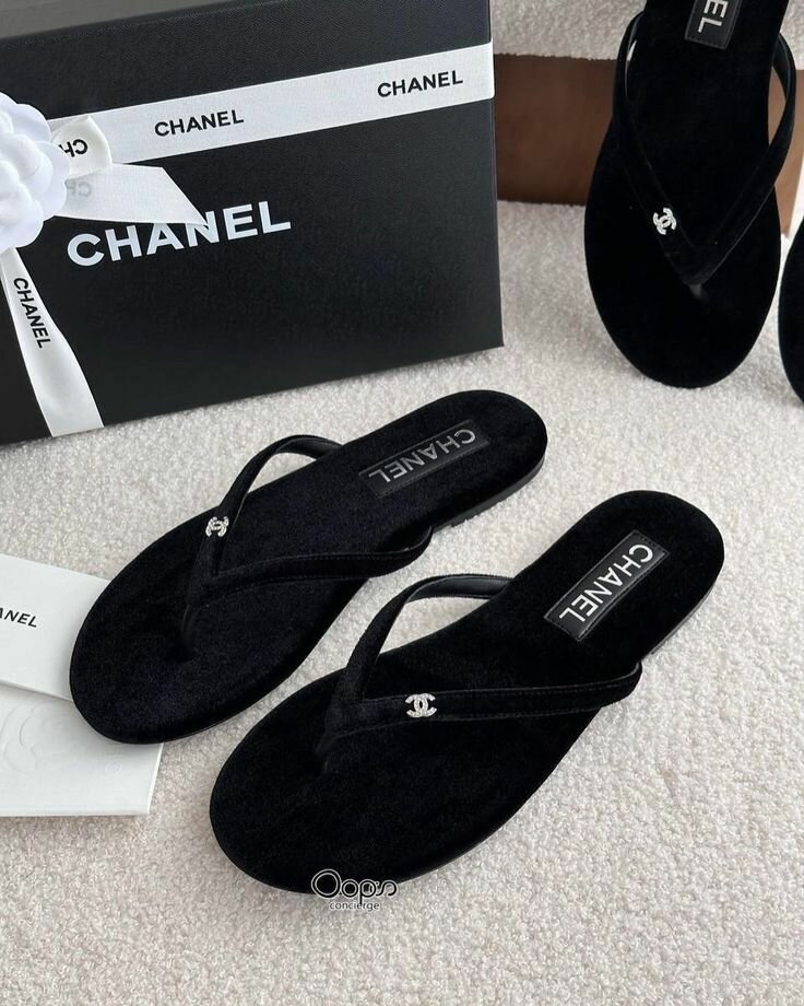 Tongs Noirs Élegants pour Femmes