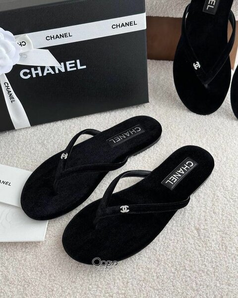 Tongs Noirs Élegants pour Femmes