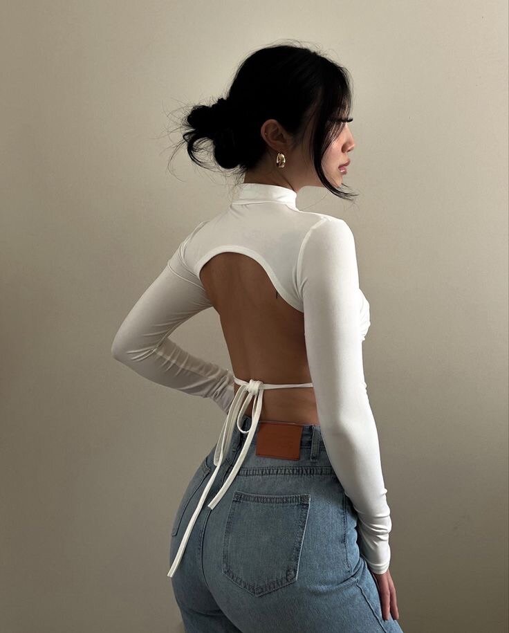 Top dos nu élégant