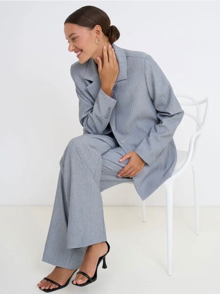 Костюмы классические женские