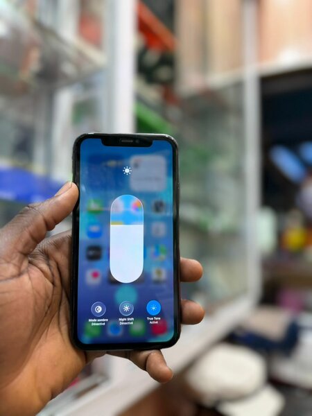 iPhone 11 Noir 64 Go