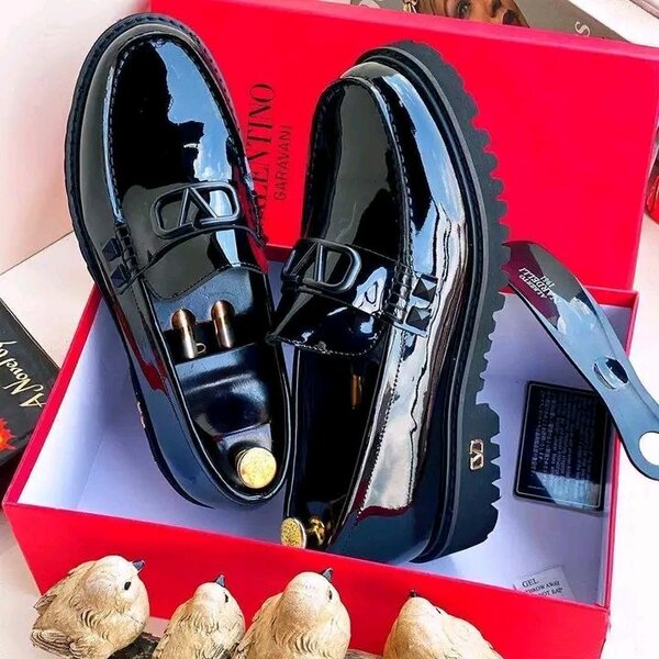 Chaussures homme Valentino en cuir noir