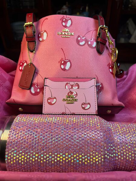 Box cherry pinky