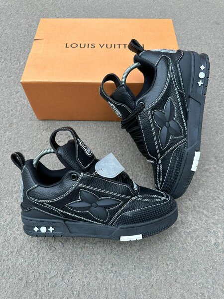 Baskets noires Louis Vuitton