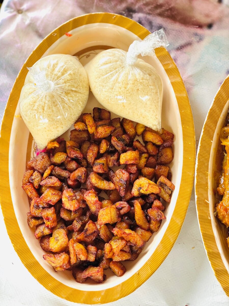 Alloko œufs pattes attiéke