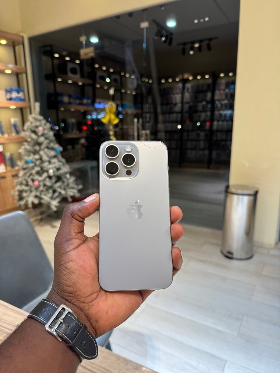 iPhone 15 pro max eSIM unlock 256gig