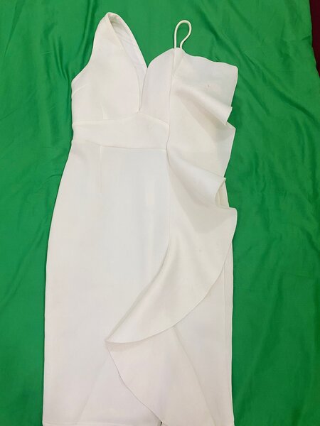 Robe blanche manche asymétrique T38