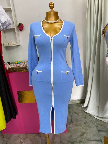 Robe moulante bleue élégante