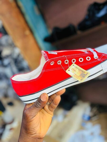 Baskets rouges en toile