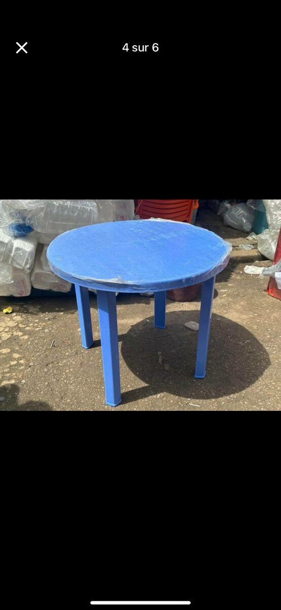 Table de jardin colorée