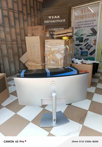 Dell Monitor 40 inches 5k