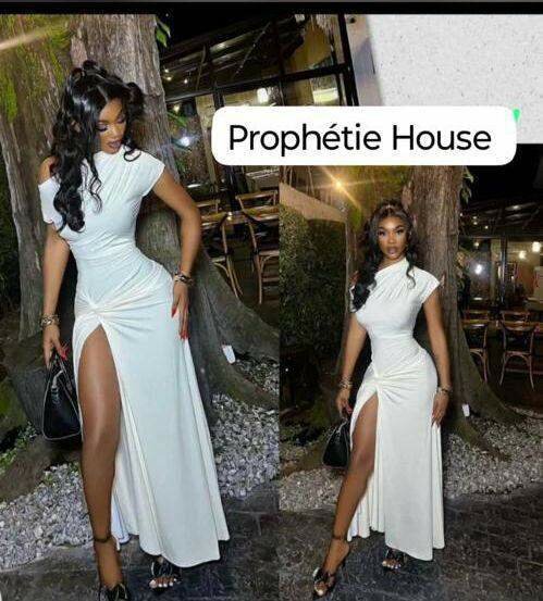 Robe élégante fendue blanche