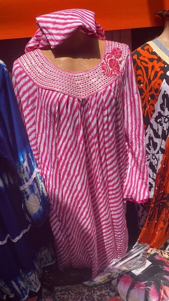 Robe longue rayée rose