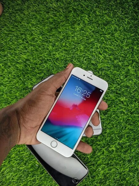 IPHONE 6. 6S.