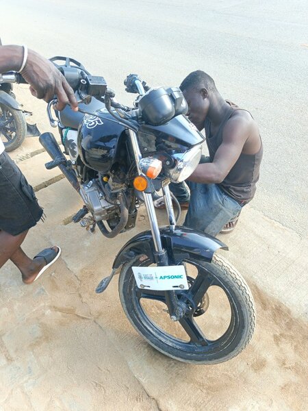 Moto sportive noire APSonic