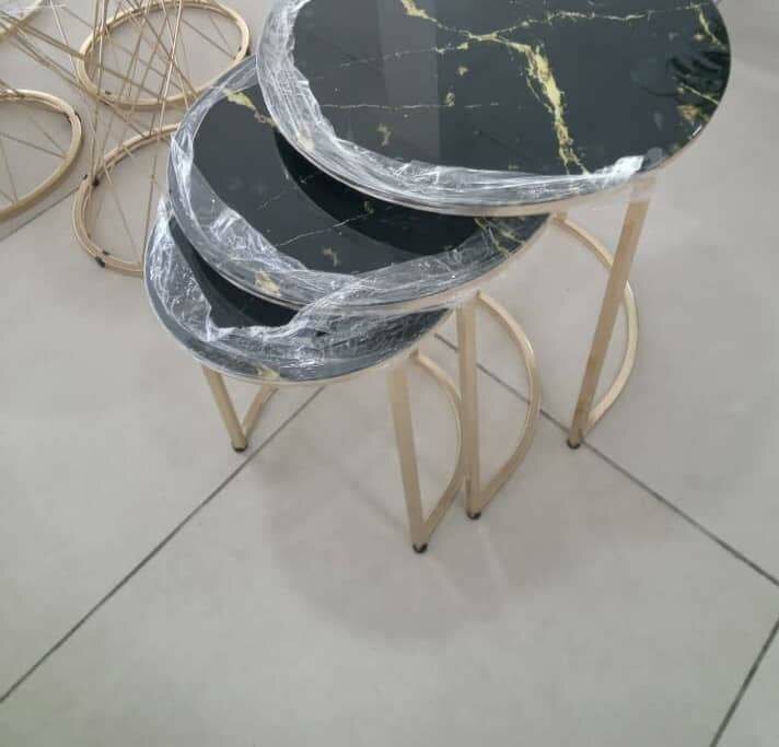 Tables gigognes élégantes dorées