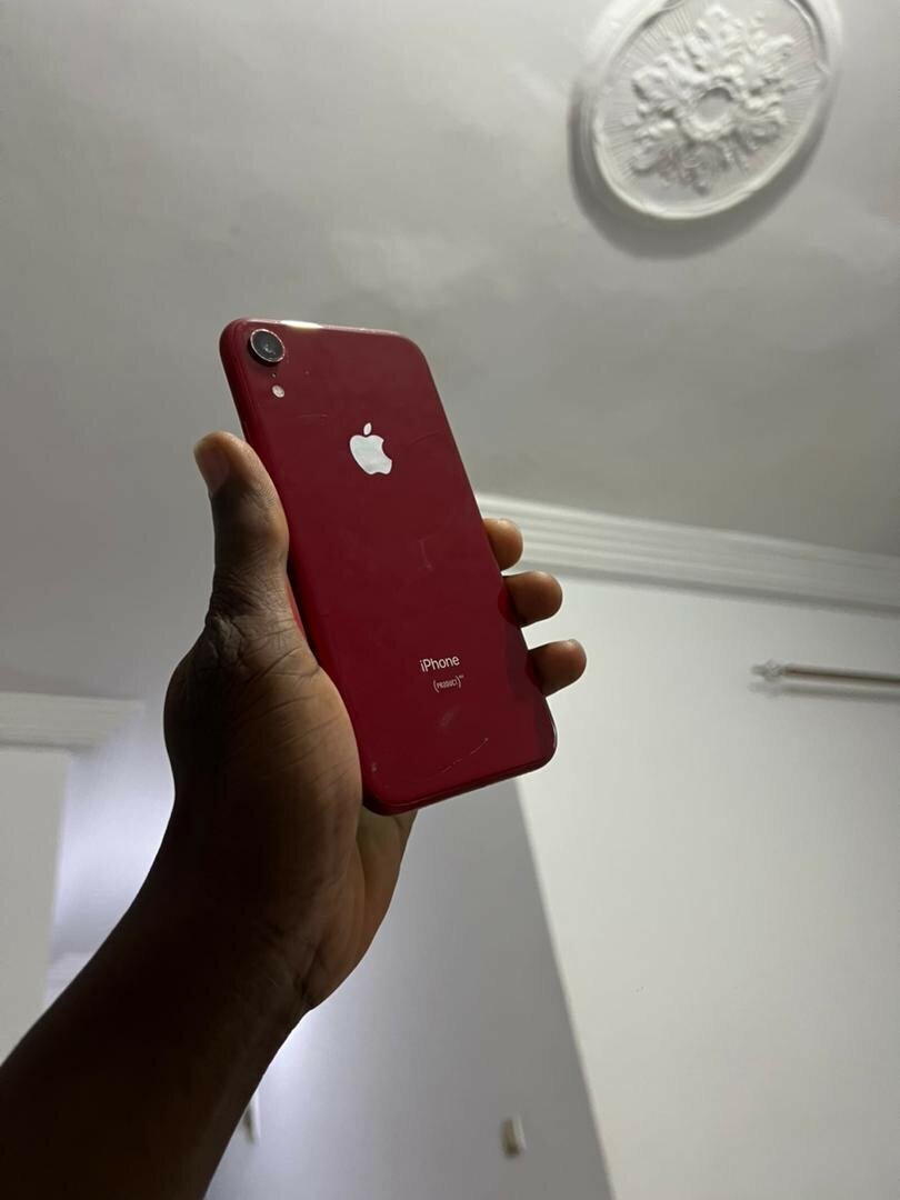 iPhone XR 64g fissuré