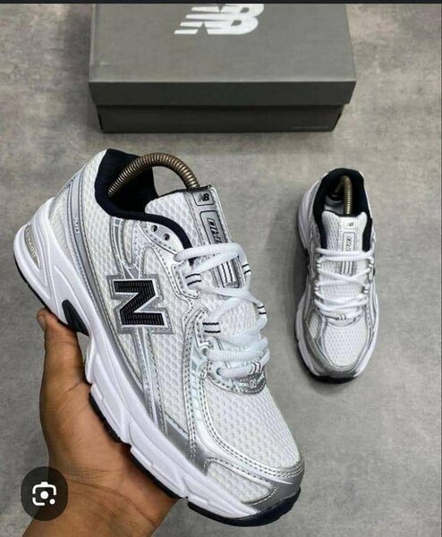 Chaussures New Balance 740