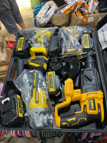 Matériel de construction et groupe électrogène