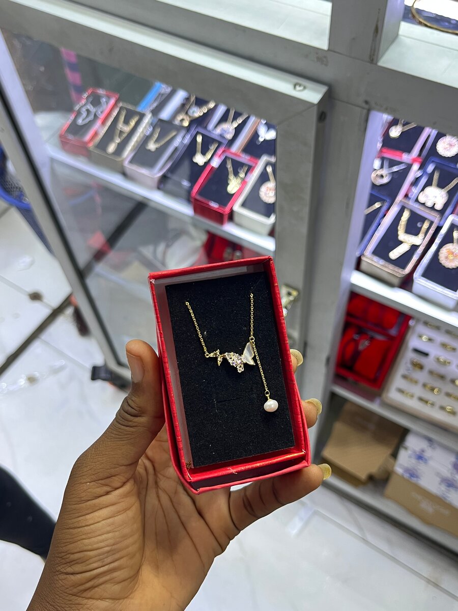 Elegant Pendant Necklace Set