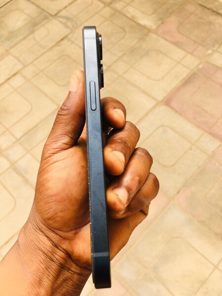 UK used iPhone 13 128GB , factory unlocked